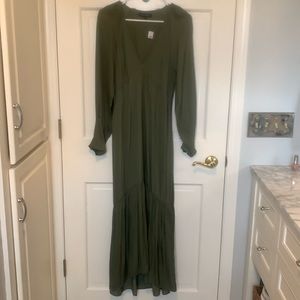 Women’s long sleeve v-neck maxi dress
